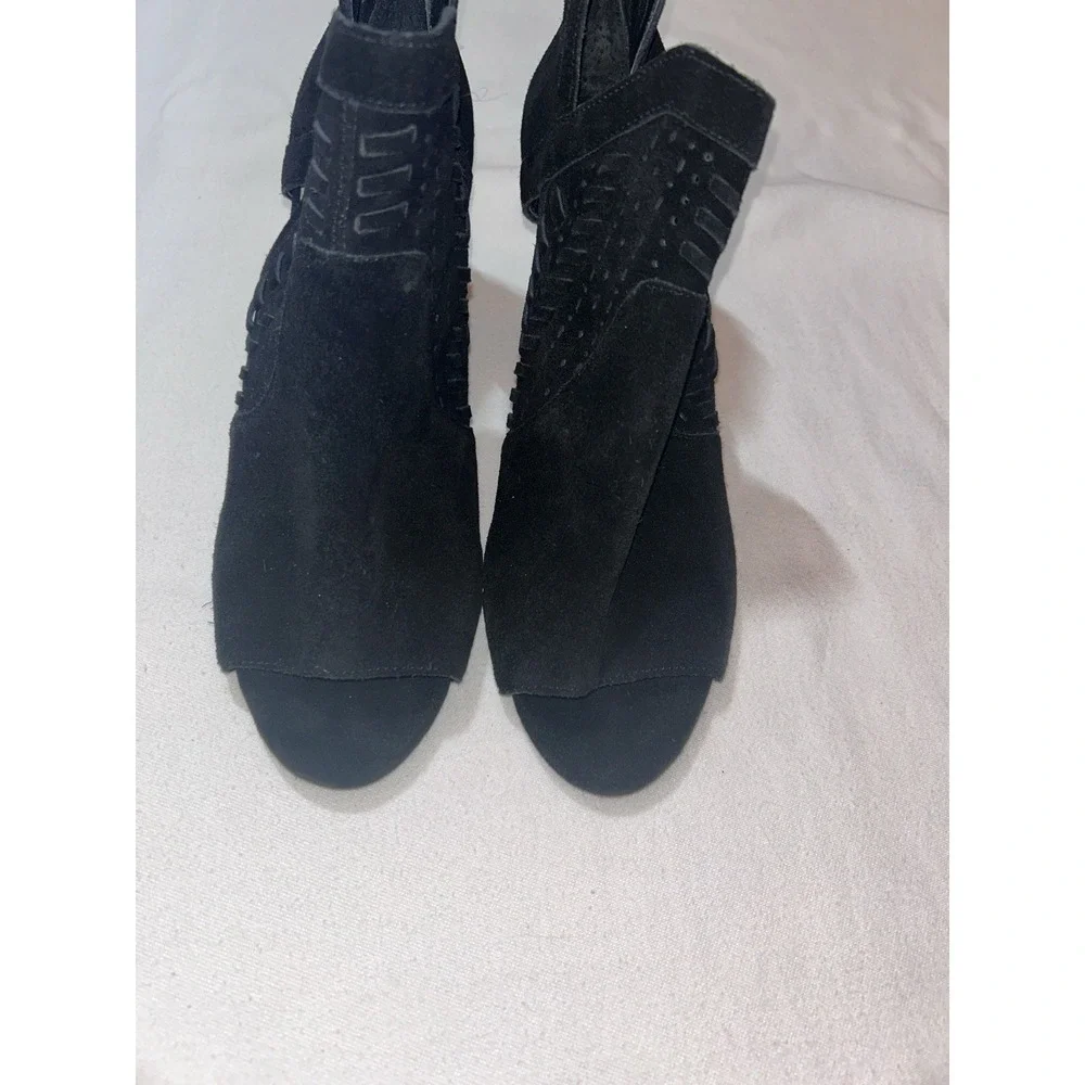Vince Camuto Ankle Open Toe Booties‎ Black Ebelin Heels Size 9M/40 Suede Zip up